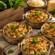 MEA-Crumble salé de concombre, parmesan, amandes et menthe fraîche